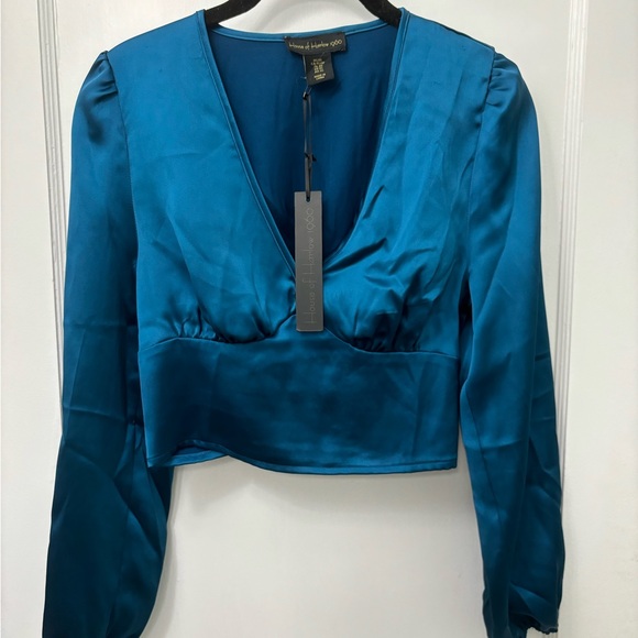 NWT House of Harlow 1960 Teal Satin Cropped Long Sleeve ruched Blouse - Picture 3 of 6